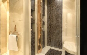 193.mstrbthrm.shower_post